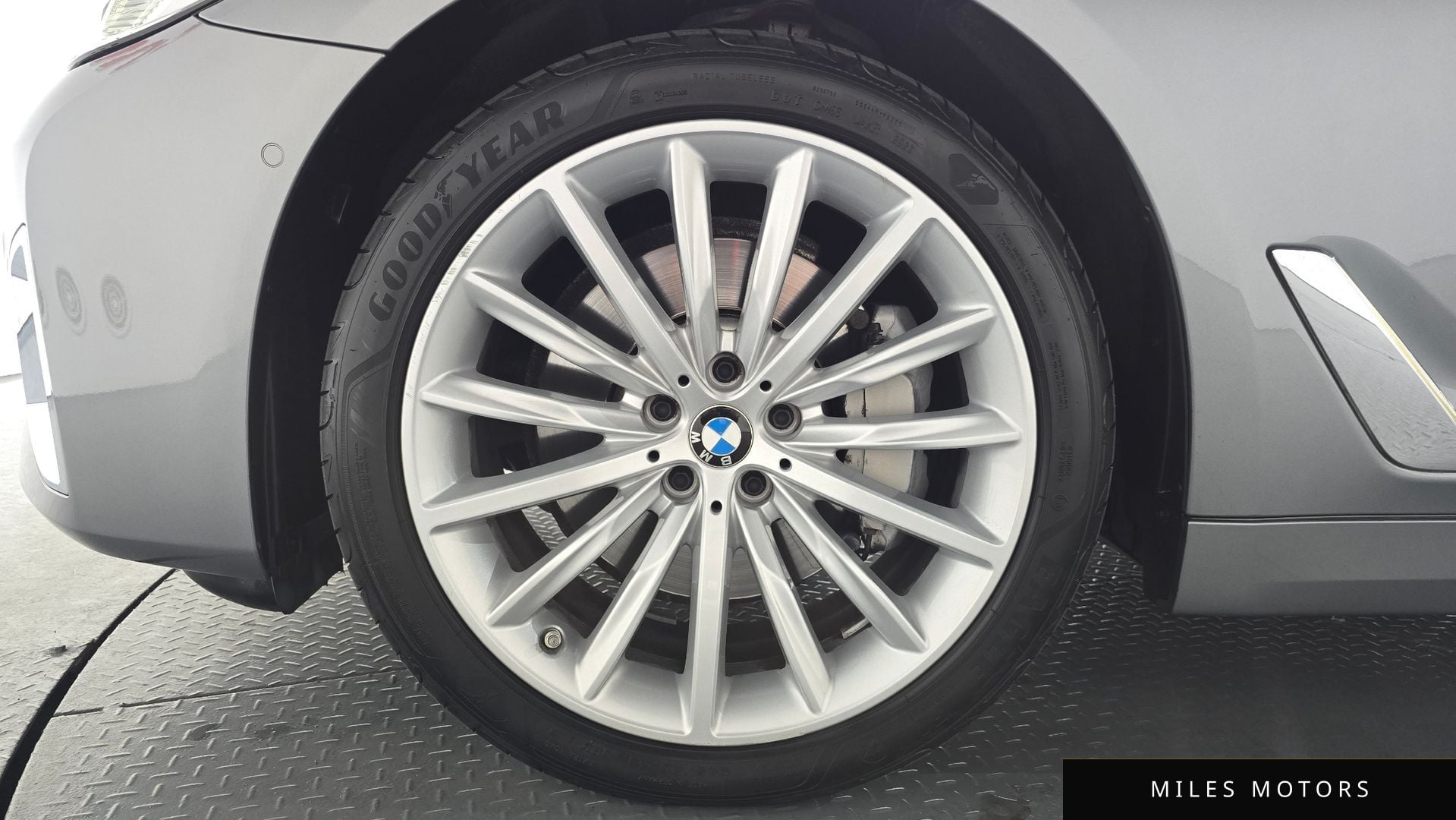 BMW 5 Series (G30) 2023 — миниатюра 4