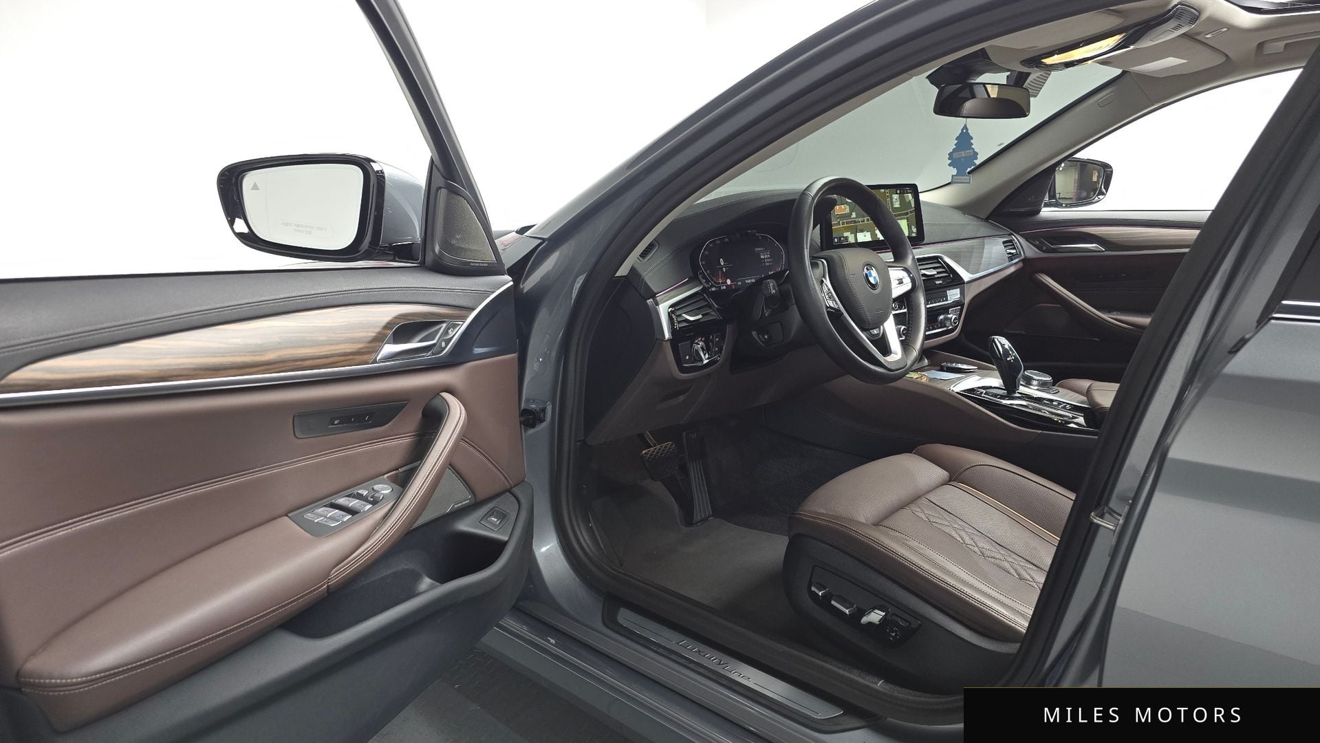 BMW 5 Series (G30) 2023 — миниатюра 12