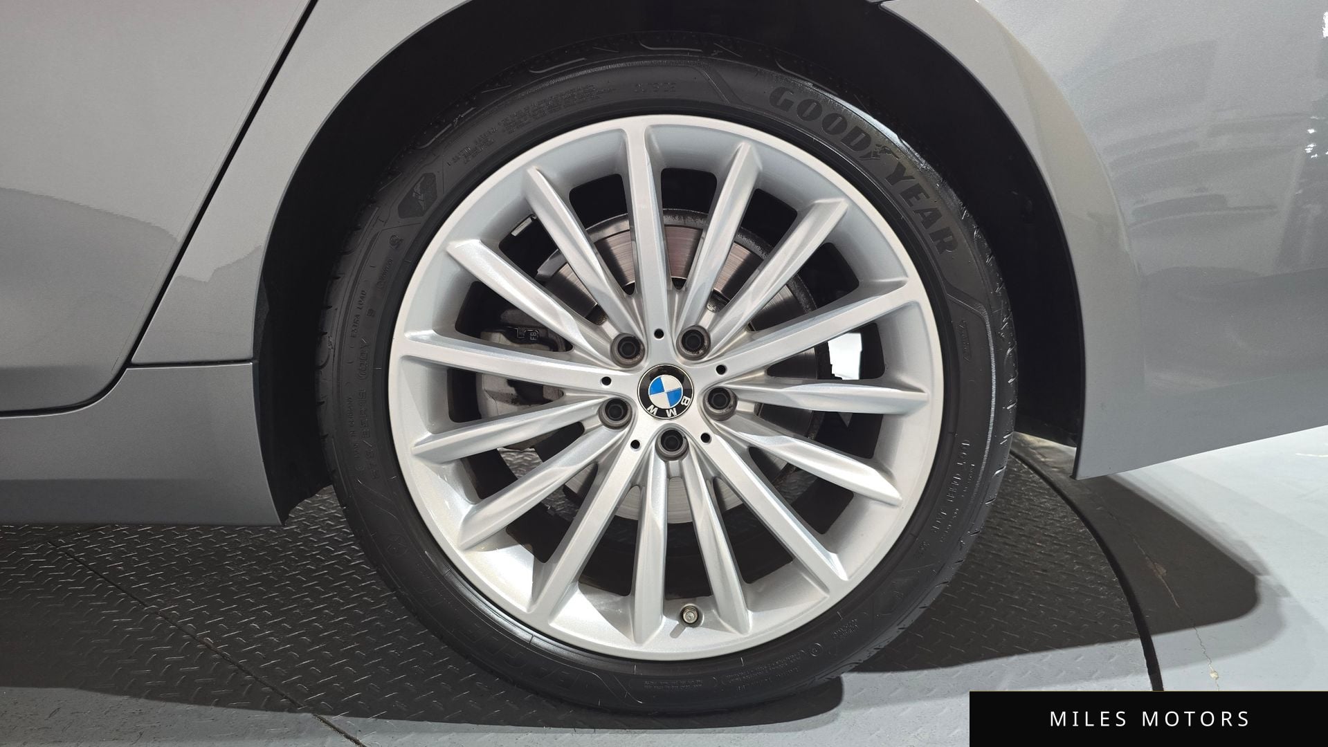 BMW 5 Series (G30) 2023 — миниатюра 6