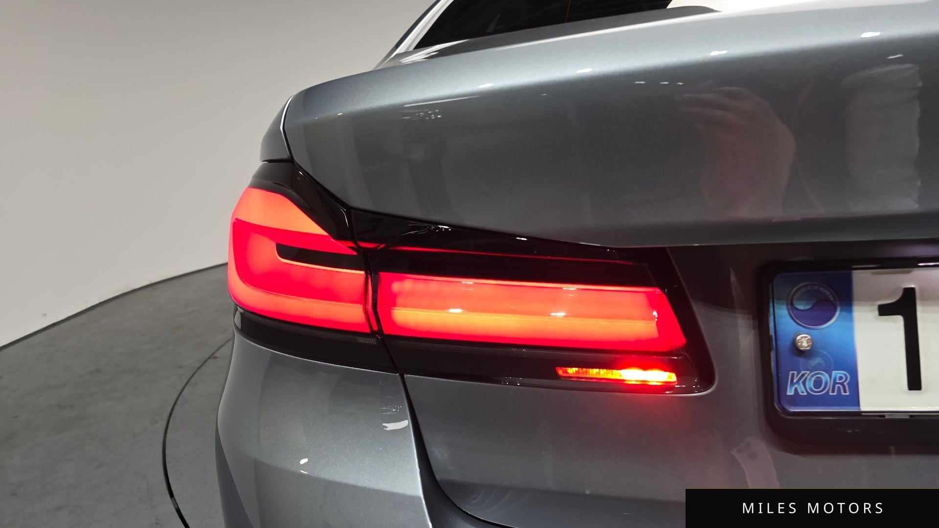 BMW 5 Series (G30) 2023 — миниатюра 8