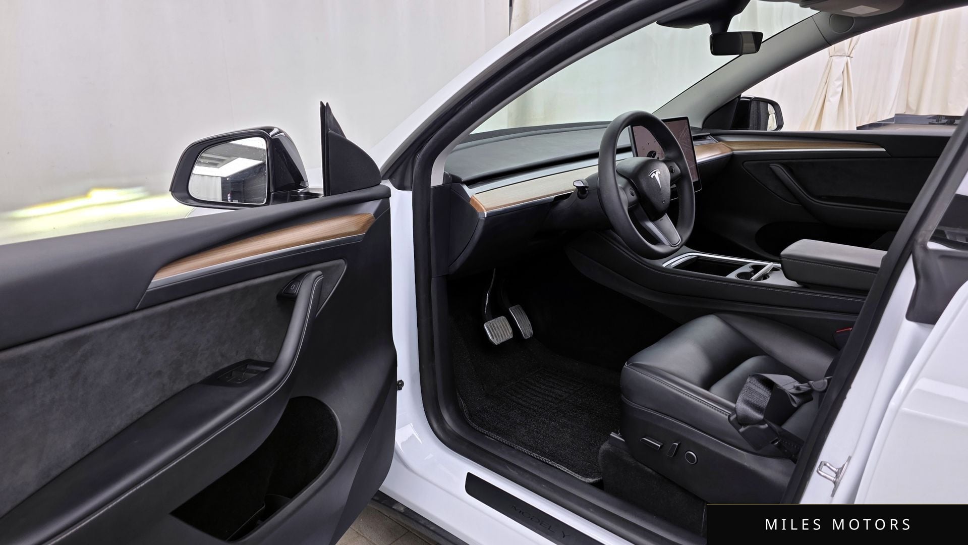 Tesla 모델 Y 2024 — миниатюра 10