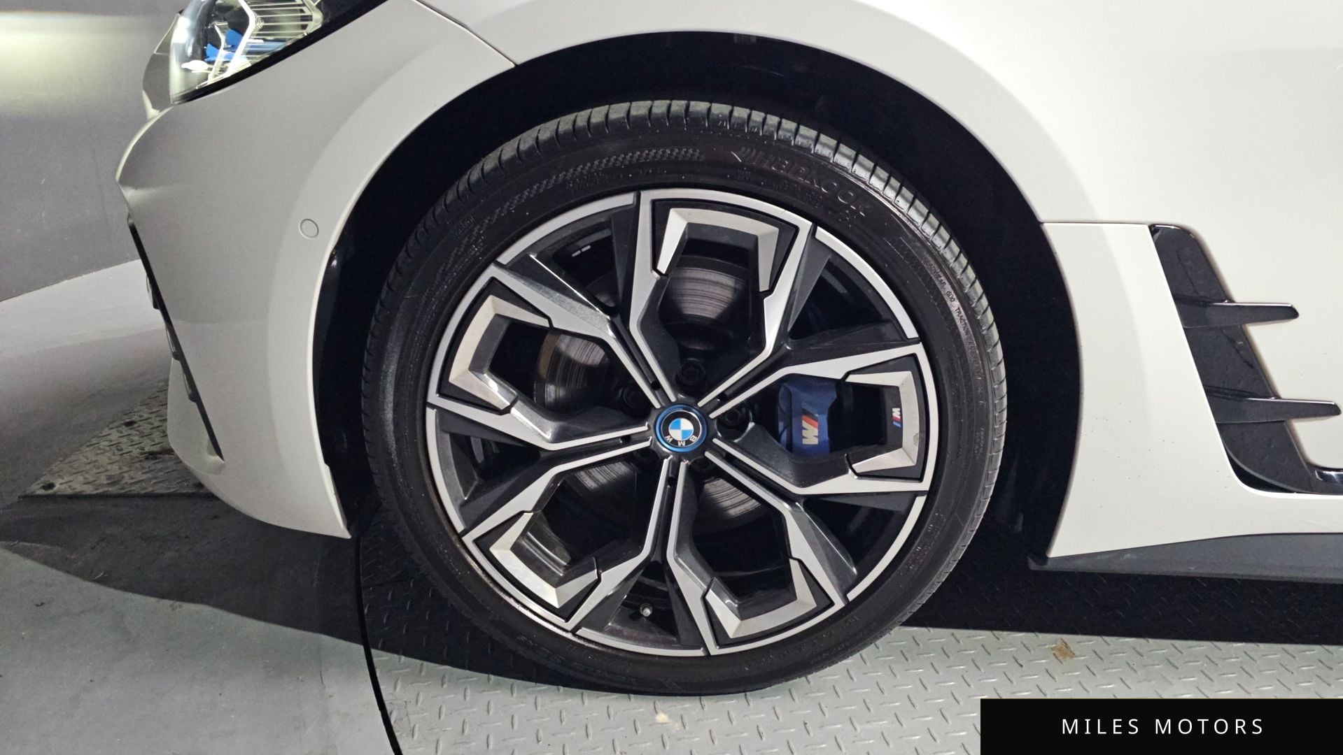 BMW i4 2023 — миниатюра 5