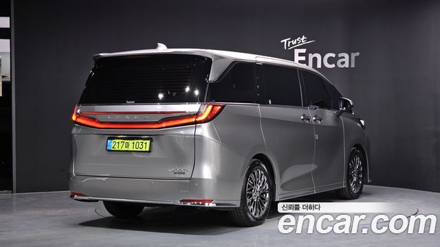 Лексус LM 2025 — миниатюра 2
