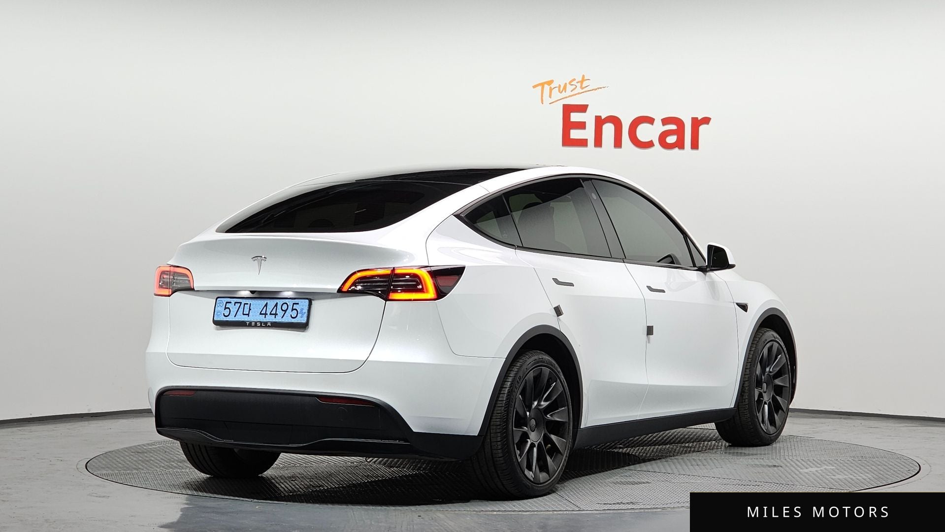 Tesla 모델 Y 2024 — миниатюра 2