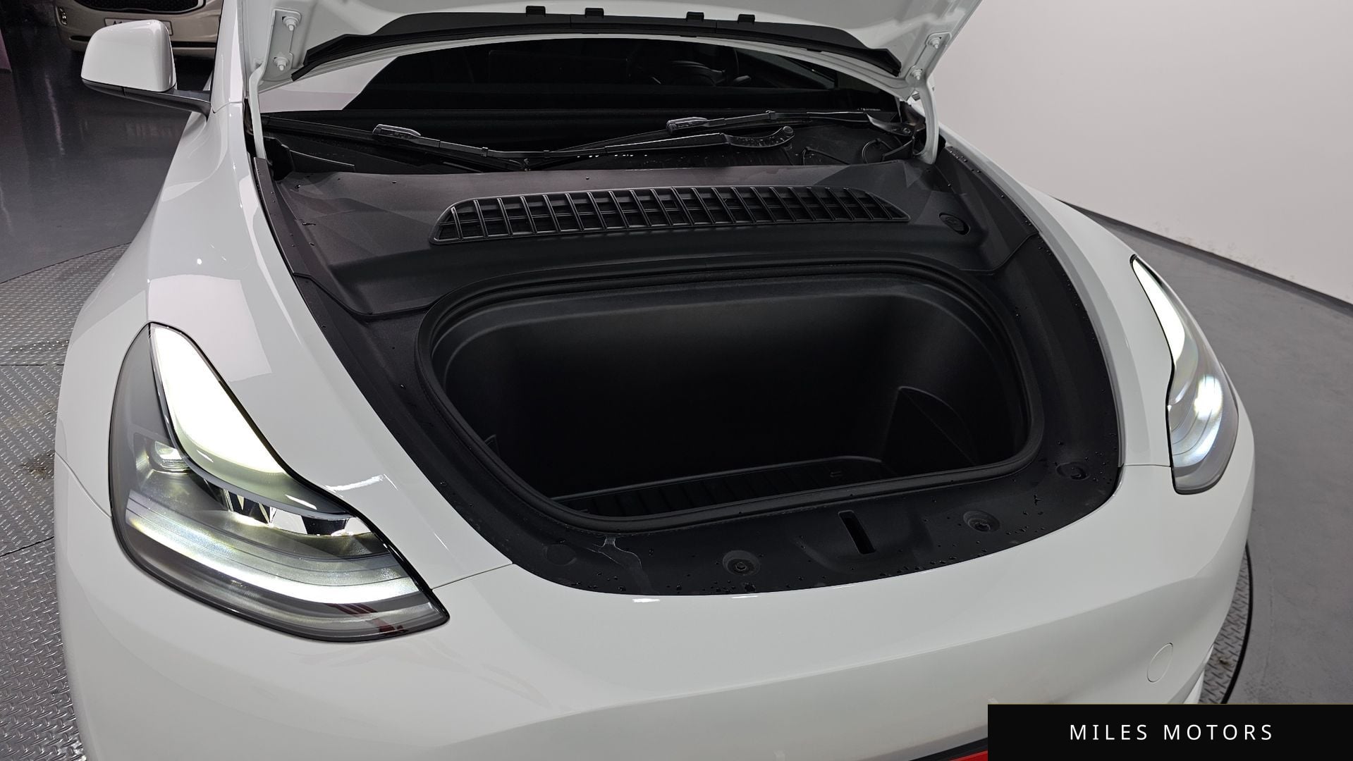 Tesla 모델 Y 2024 — миниатюра 6