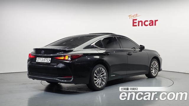 Лексус ES300h 2021 — миниатюра 2