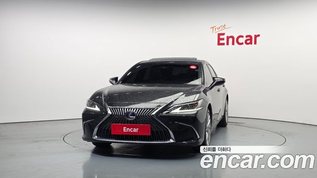 Лексус ES300h 2021 — миниатюра 3