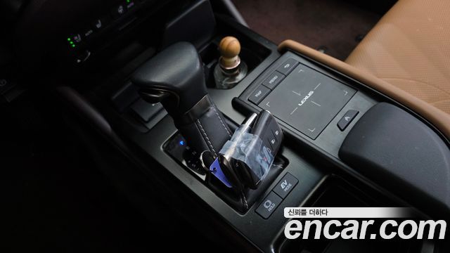 Лексус ES300h 2021 — миниатюра 12