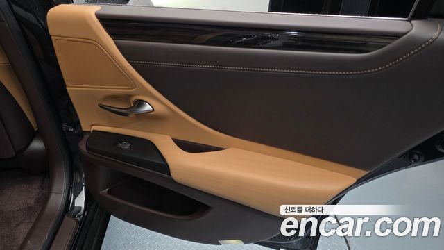 Лексус ES300h 2021 — миниатюра 15