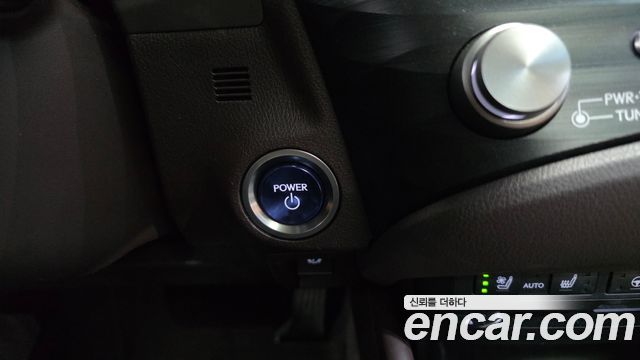 Лексус ES300h 2021 — миниатюра 29