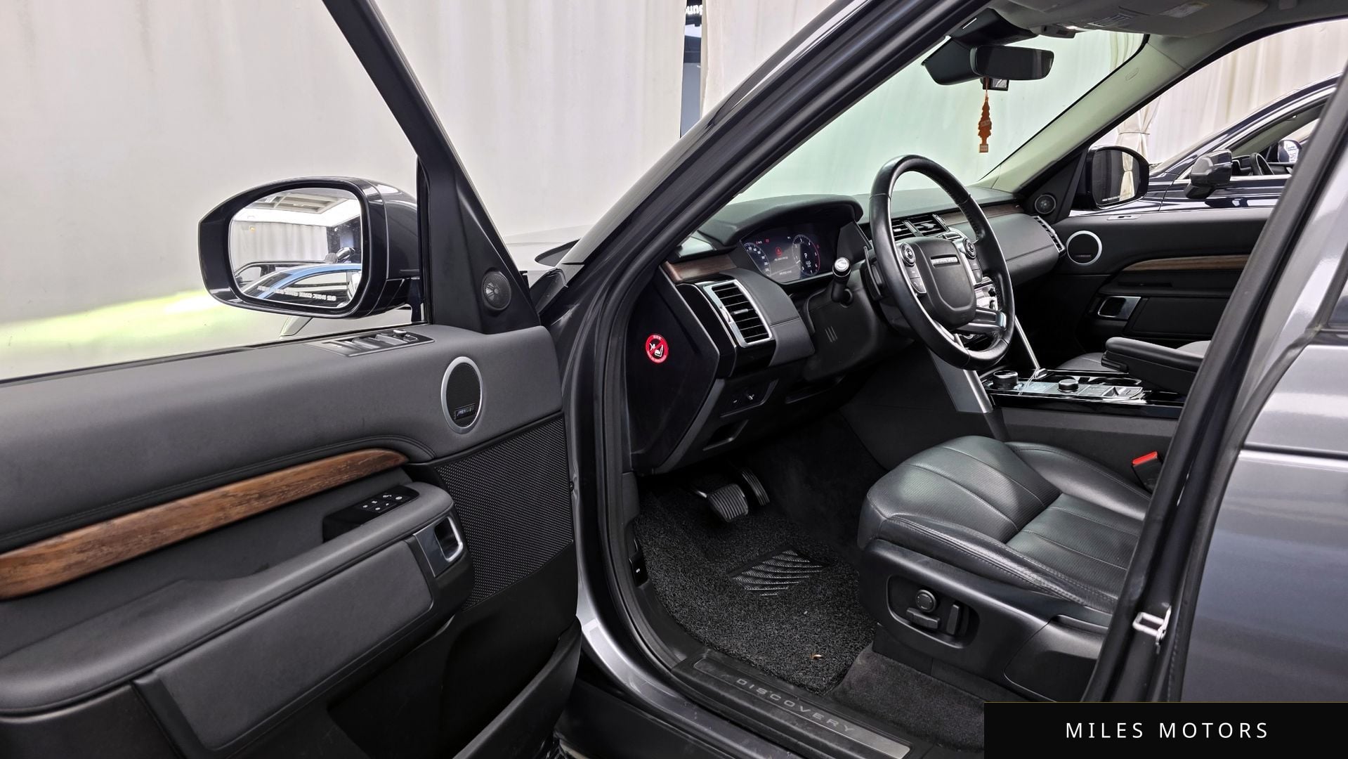 Land Rover Discovery 2018 — миниатюра 10