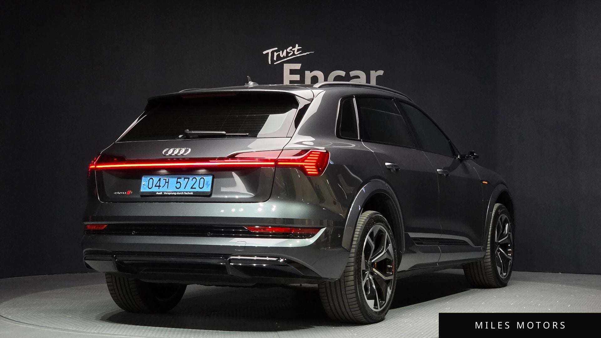 Audi e-tron 2023 — миниатюра 2