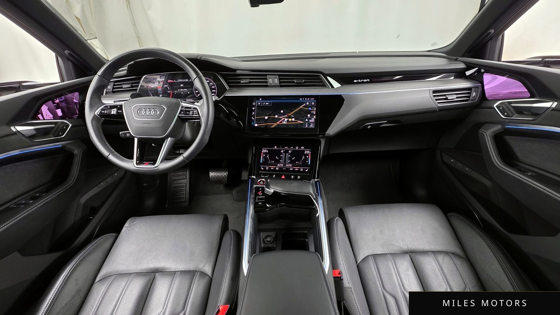 Audi e-tron 2023 — миниатюра 10