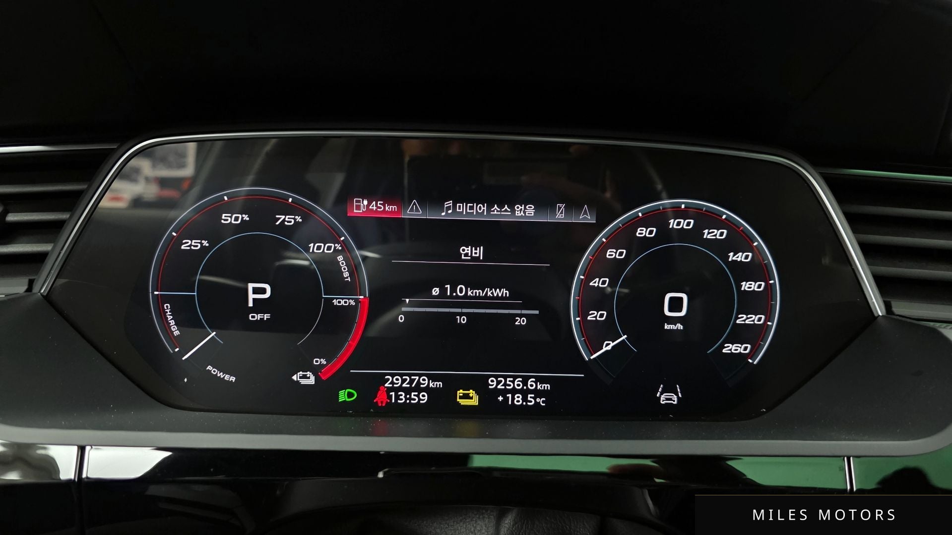Audi e-tron 2023 — миниатюра 11