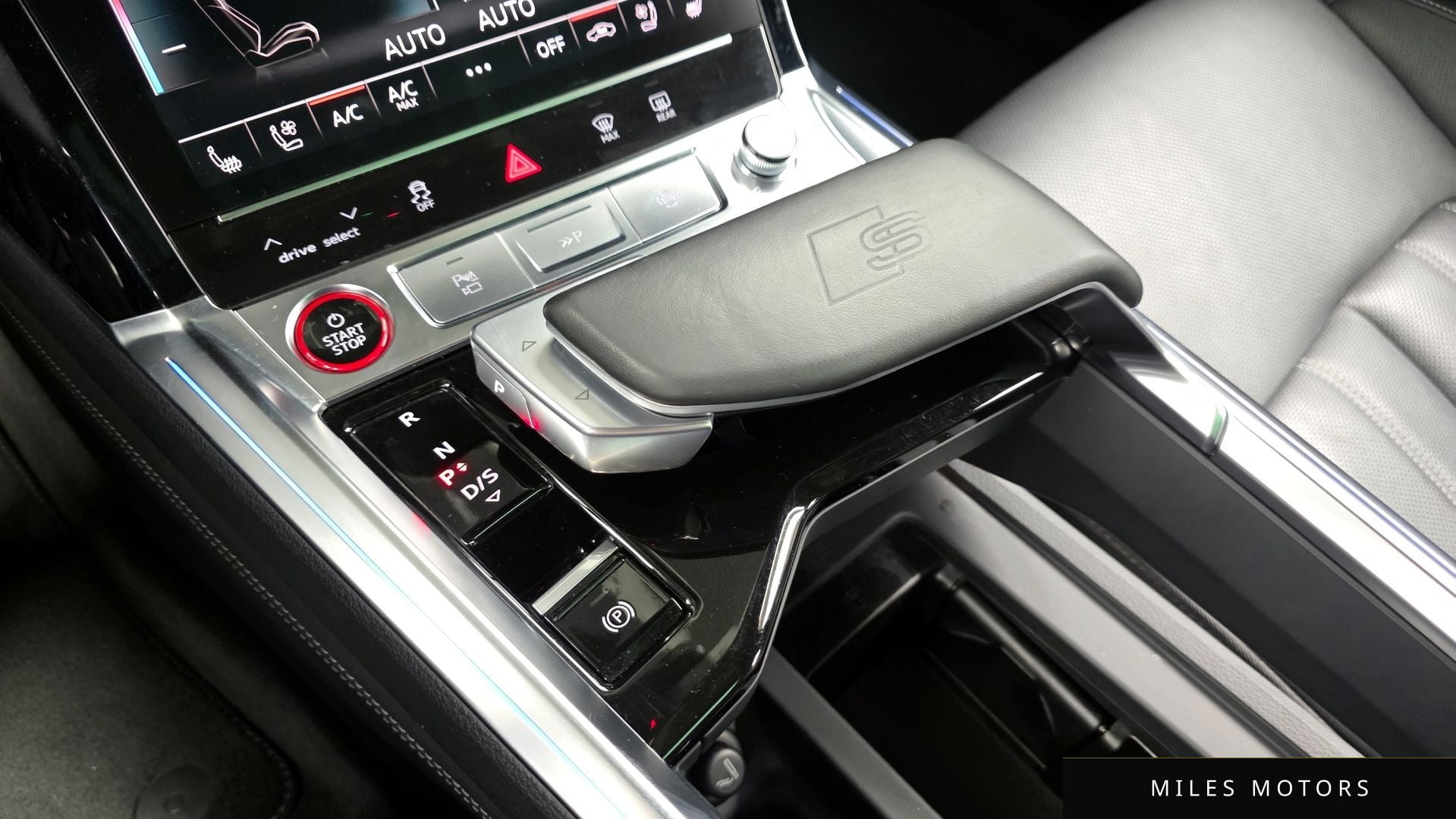 Audi e-tron 2023 — миниатюра 12