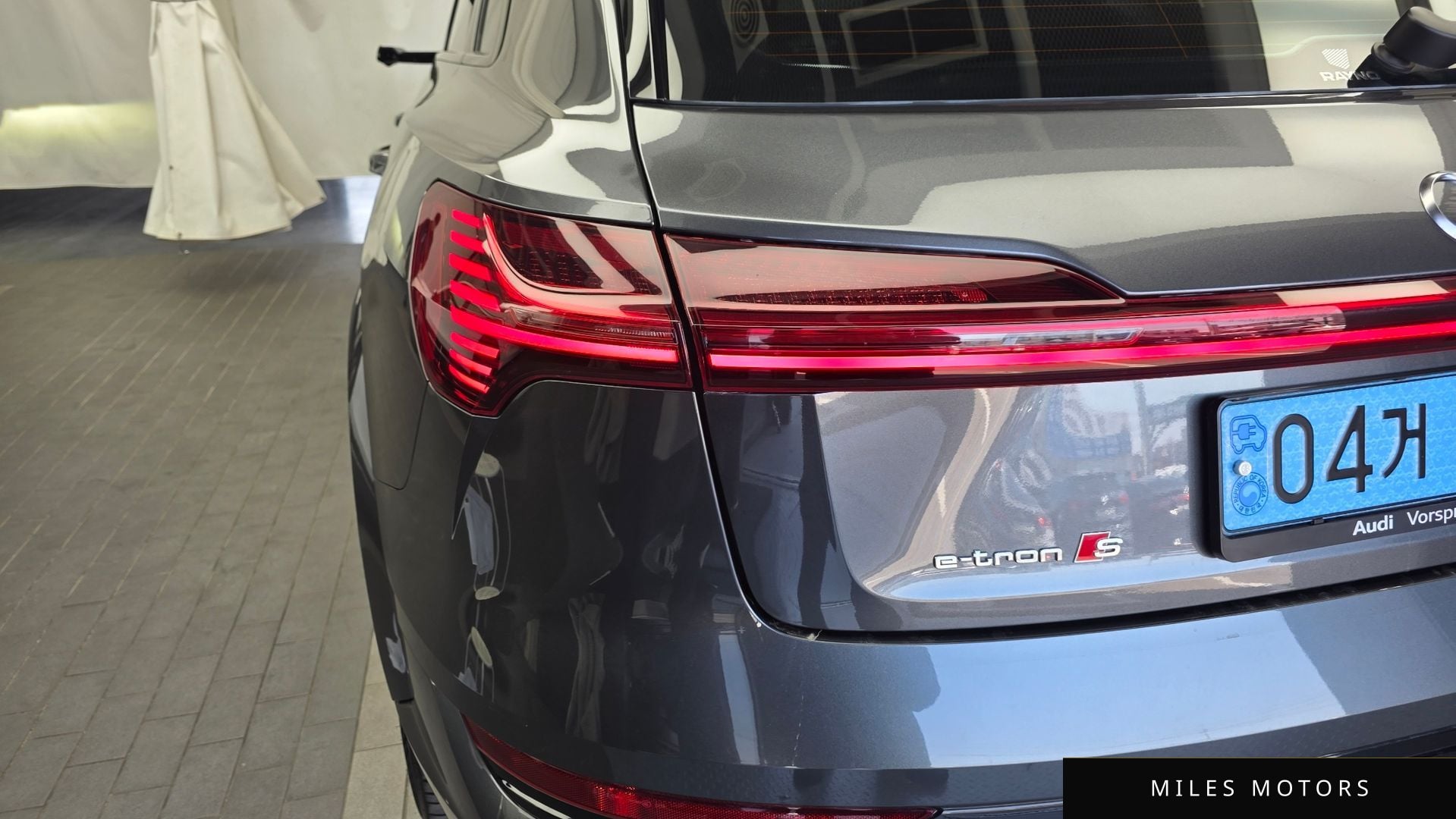 Audi e-tron 2023 — миниатюра 9