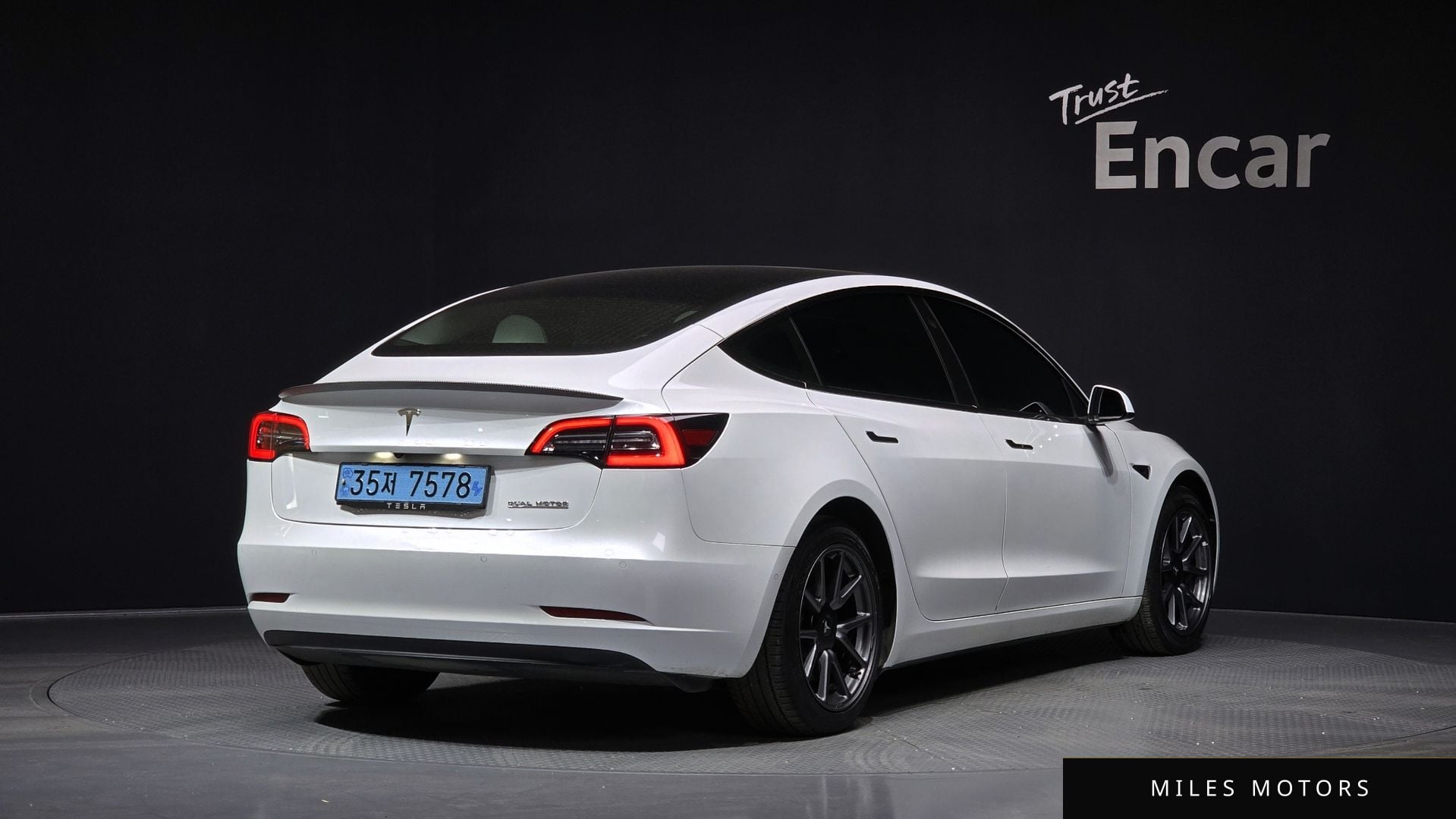 Tesla Model 3 2020 — миниатюра 2