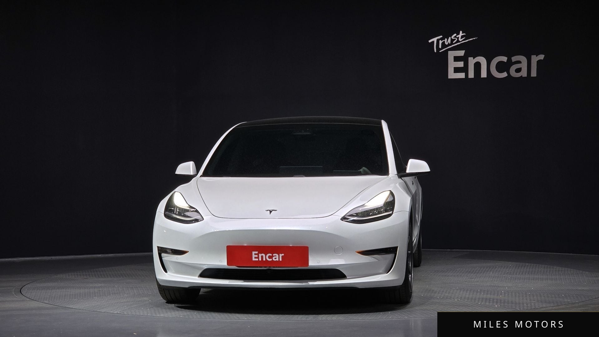 Tesla Model 3 2020 — миниатюра 3
