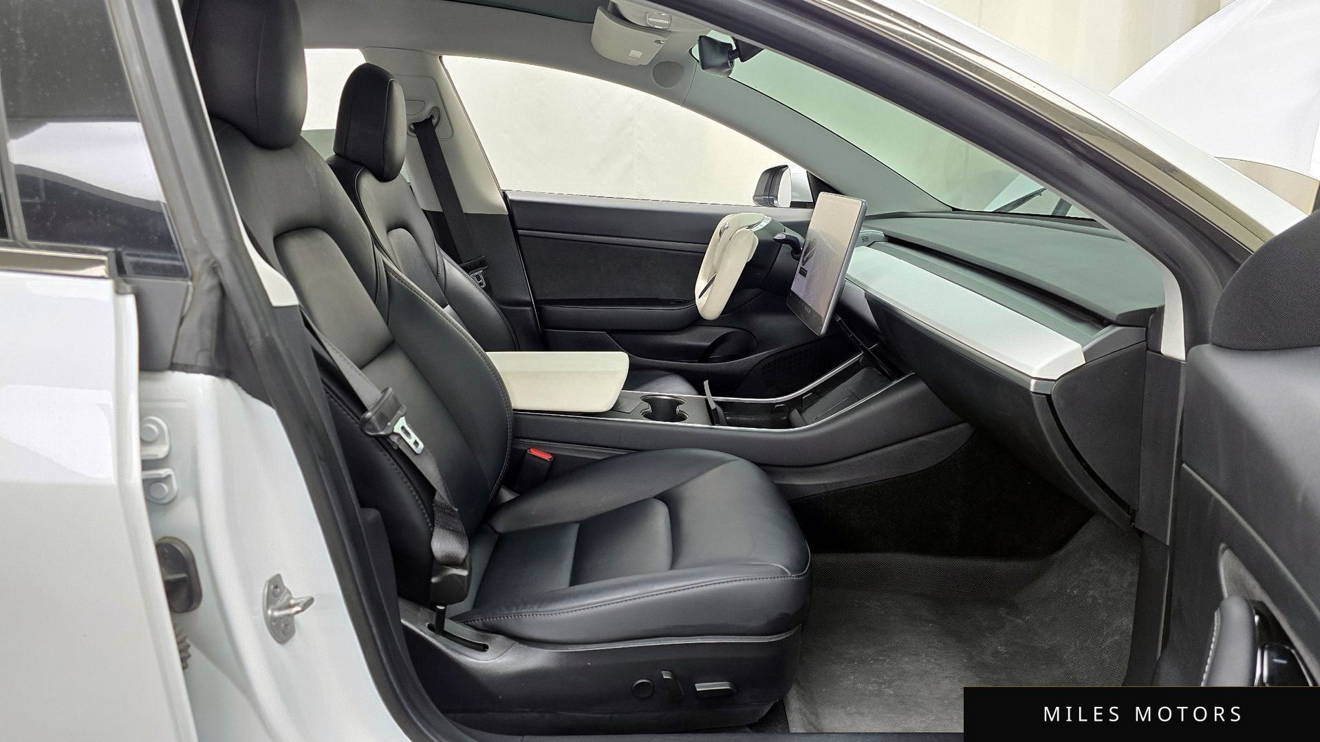 Tesla Model 3 2020 — миниатюра 11