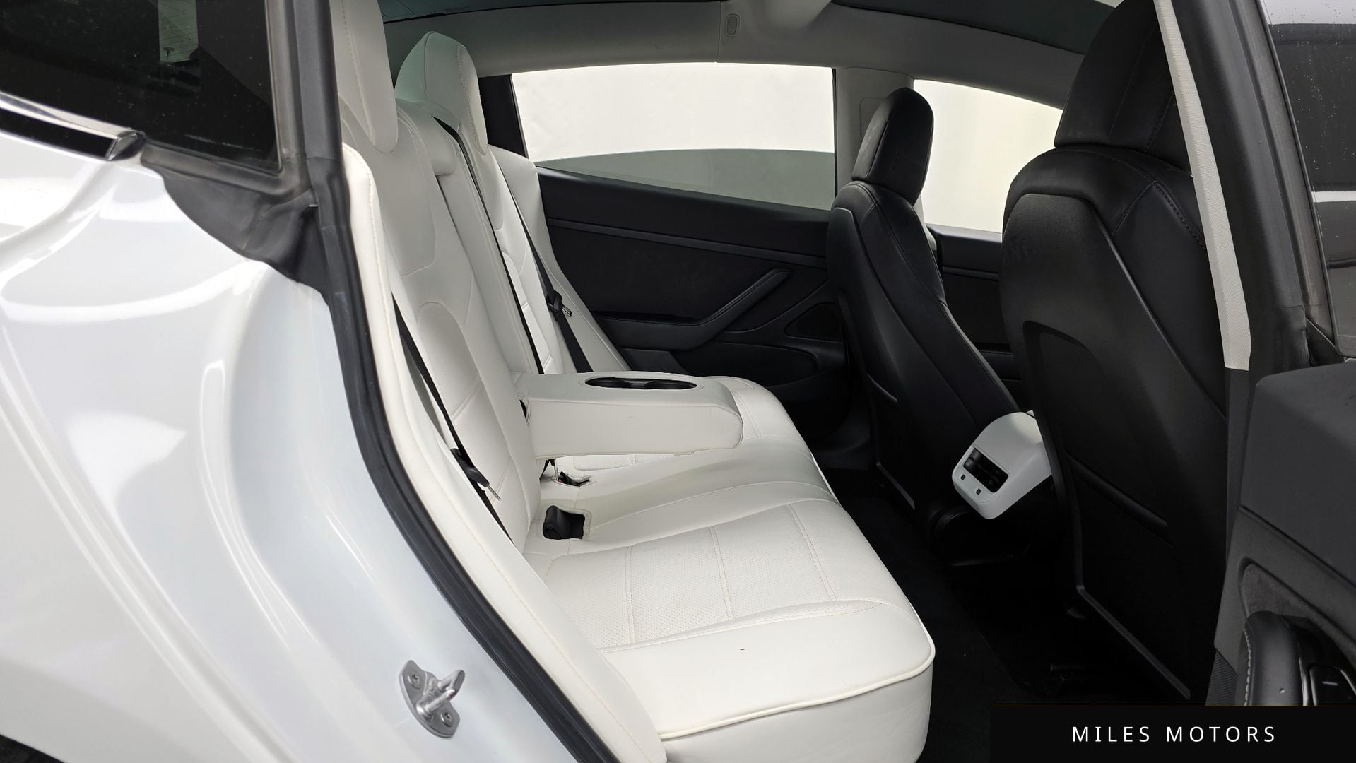 Tesla Model 3 2020 — миниатюра 12