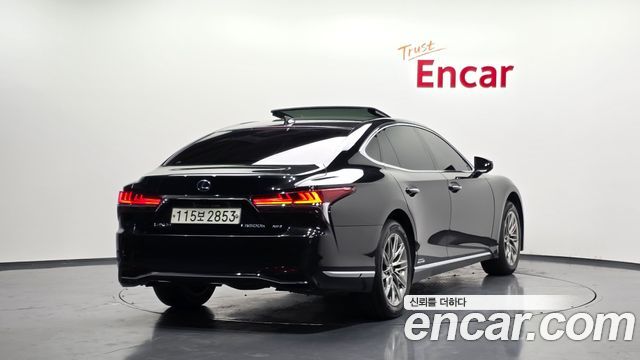 Лексус LS500h 2018 — миниатюра 2