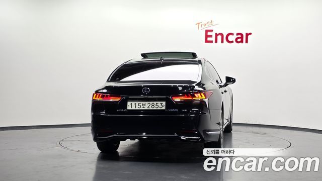 Лексус LS500h 2018 — миниатюра 4