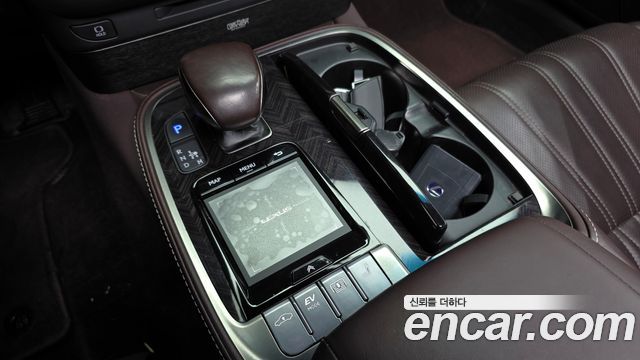 Лексус LS500h 2018 — миниатюра 9