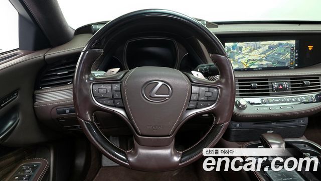 Лексус LS500h 2018 — миниатюра 13