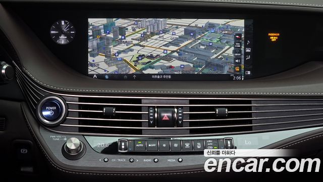 Лексус LS500h 2018 — миниатюра 14