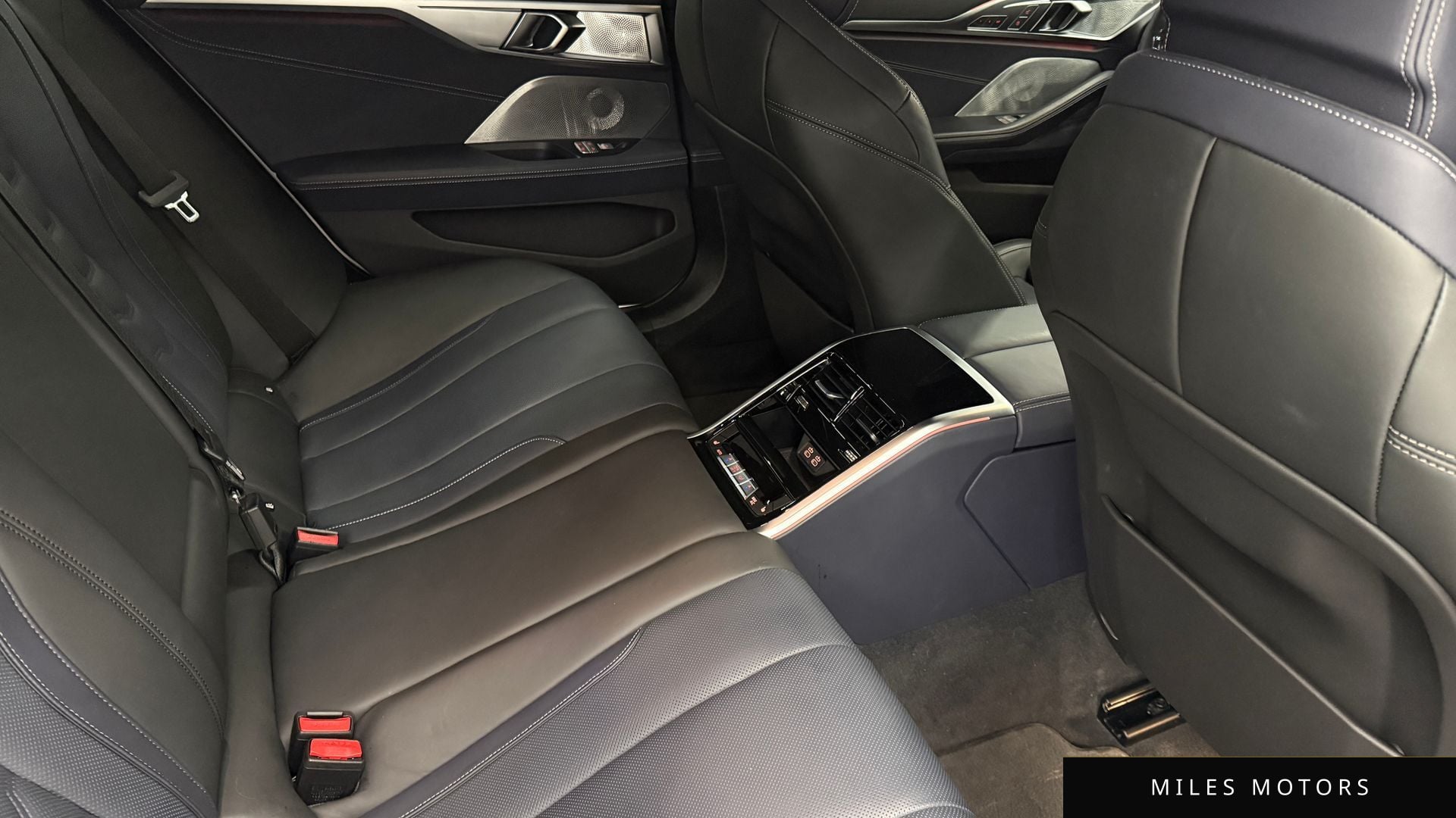 BMW 8 Series (G15) 2024 — миниатюра 10