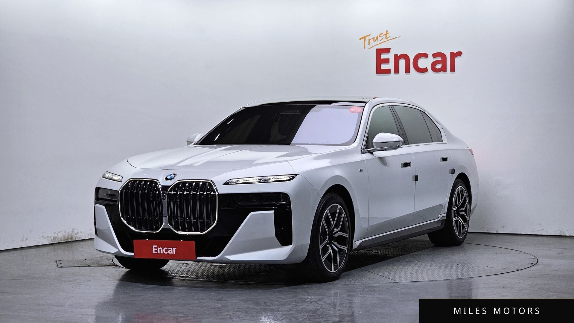 BMW 7 Series (G70) 2024 — фото 1 из 12