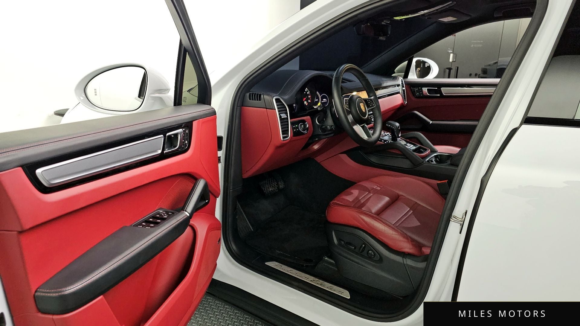 Porsche Cayenne 2023 — миниатюра 10