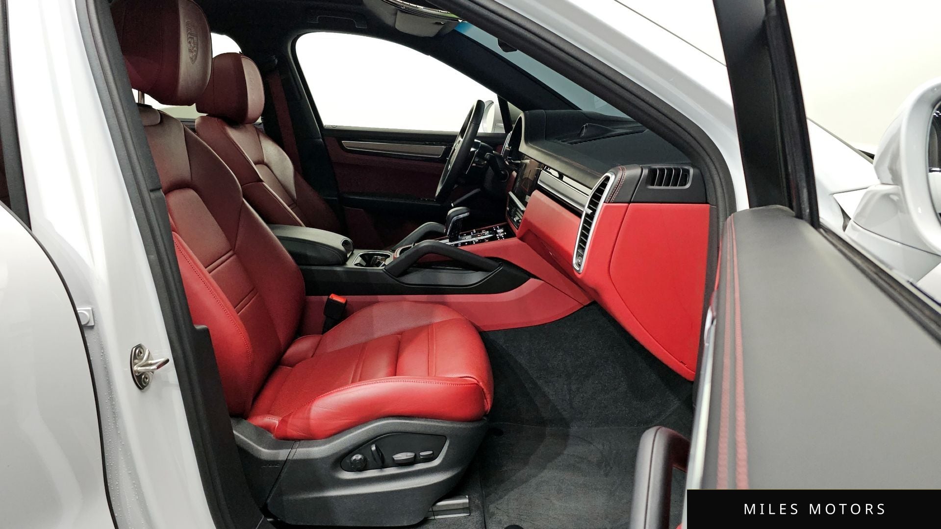 Porsche Cayenne 2023 — миниатюра 11