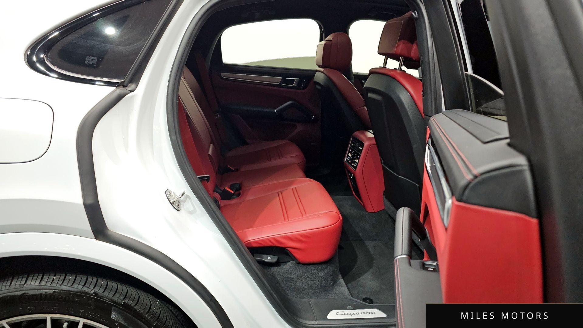 Porsche Cayenne 2023 — миниатюра 12