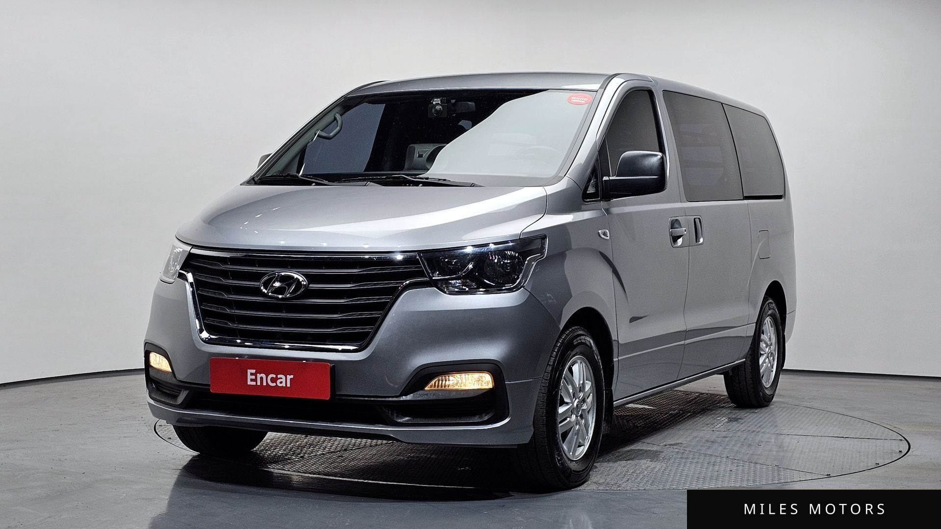 Hyundai Starex 2019 — фото 1 из 12