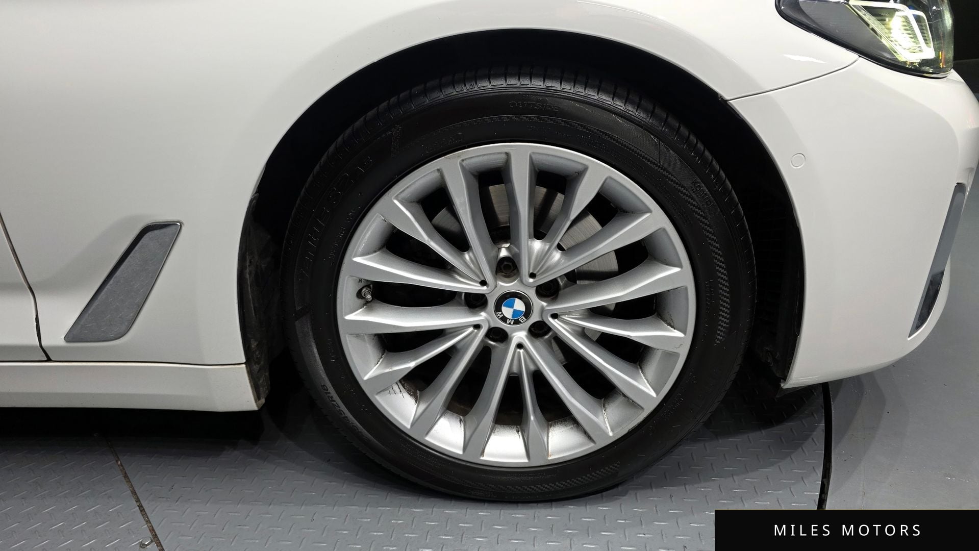 BMW 5 Series (G30) 2022 — миниатюра 7