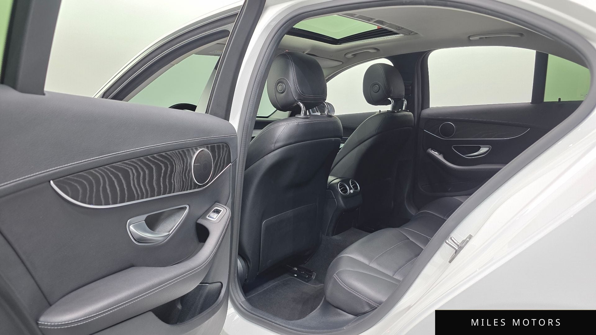 Mercedes-Benz C-Class W205 2019 — миниатюра 17