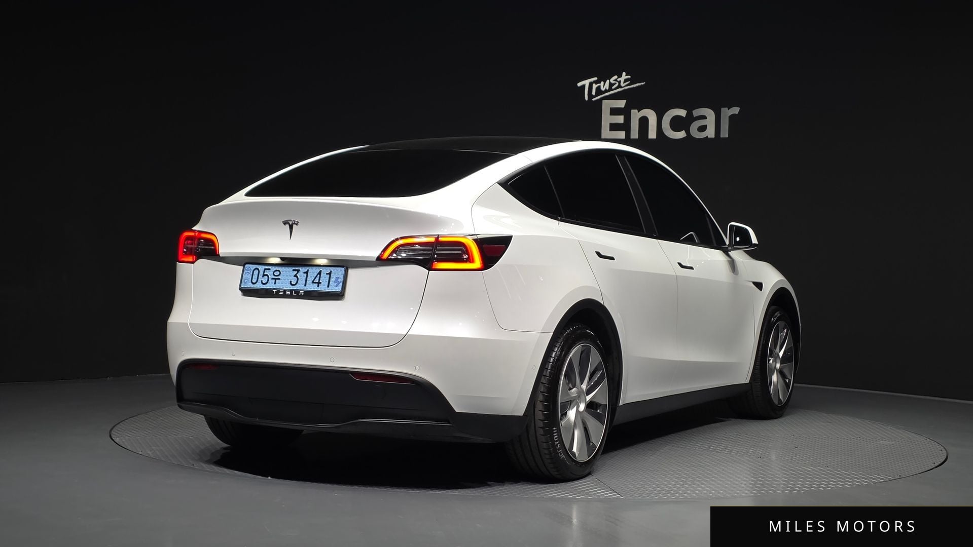 Tesla Model Y 2021 — миниатюра 2