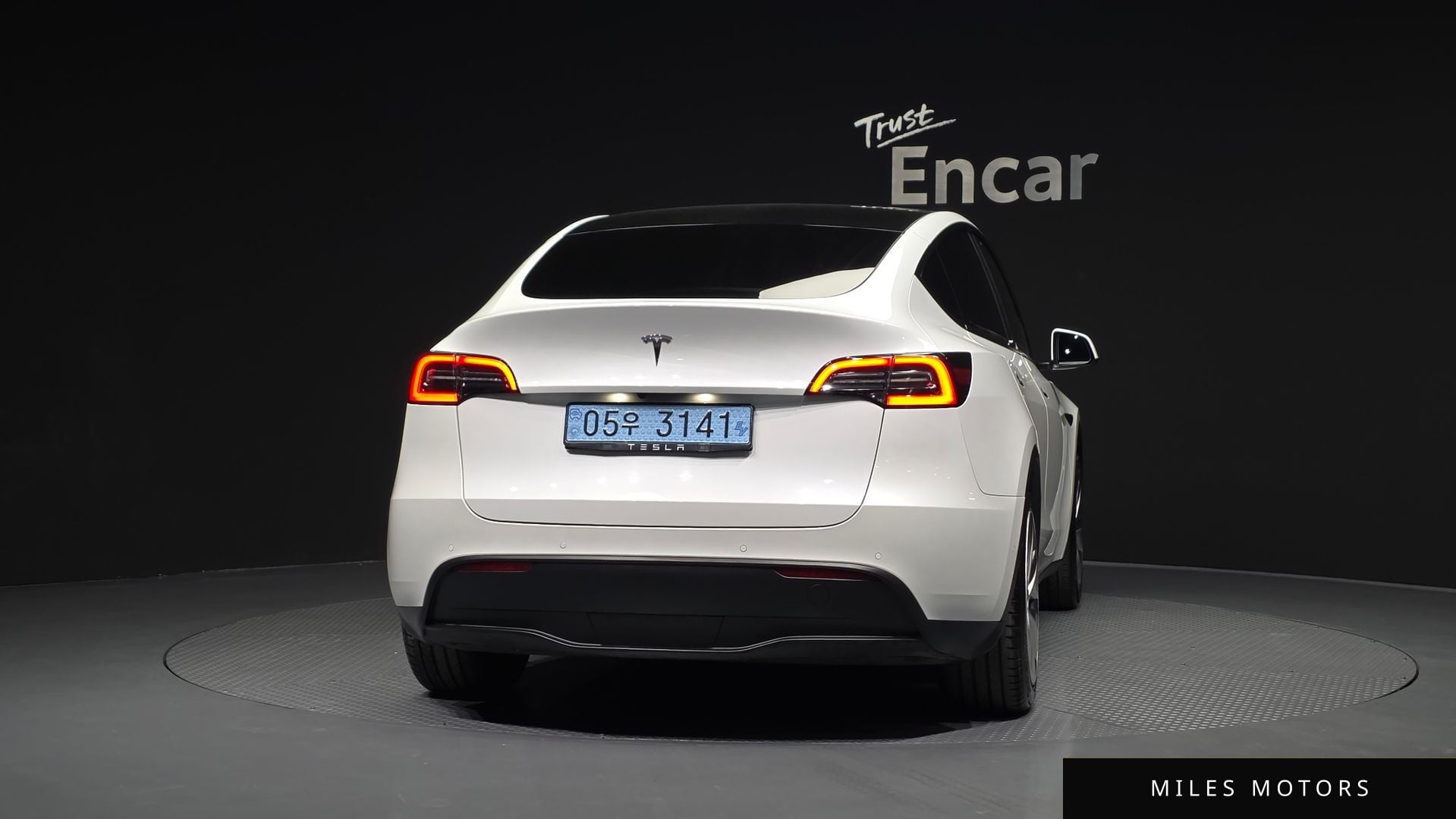 Tesla Model Y 2021 — миниатюра 4