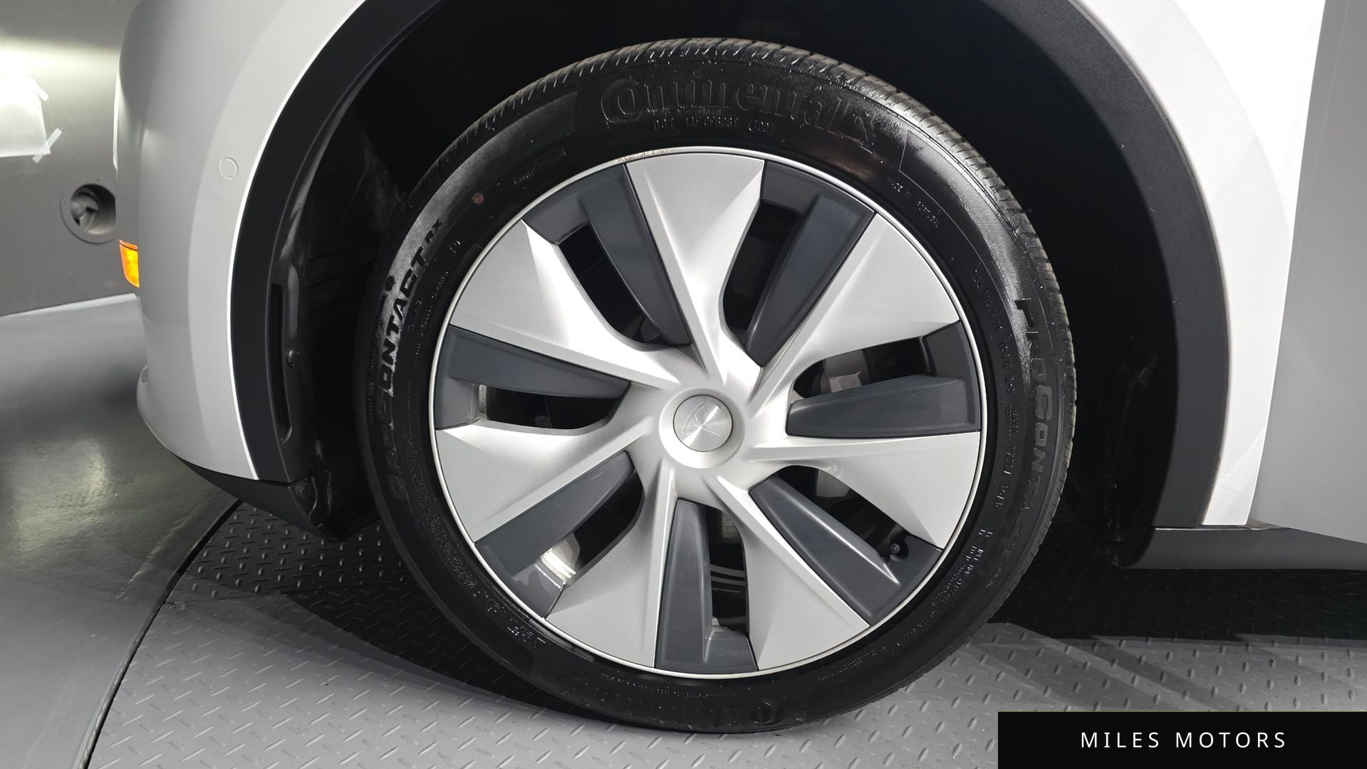 Tesla Model Y 2021 — миниатюра 5
