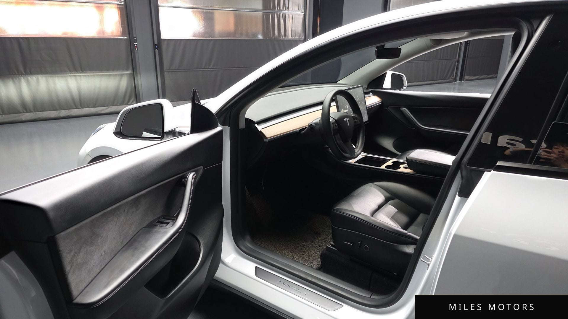 Tesla Model Y 2021 — миниатюра 10