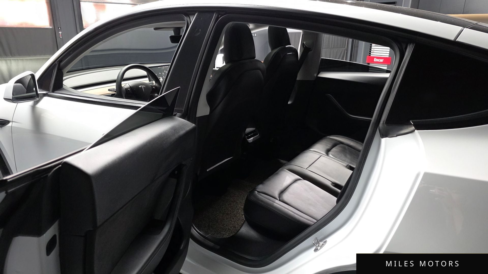 Tesla Model Y 2021 — миниатюра 12