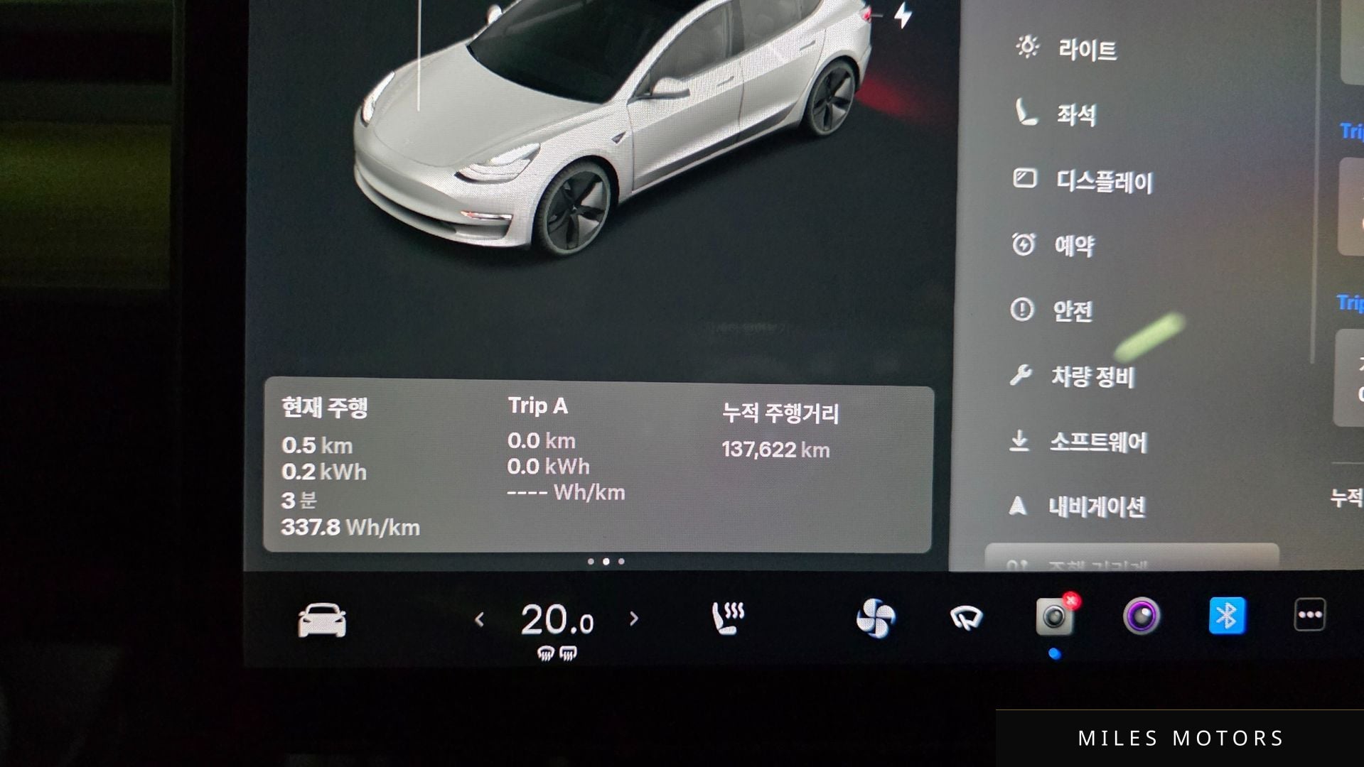 Tesla 모델 3 2020 — миниатюра 9