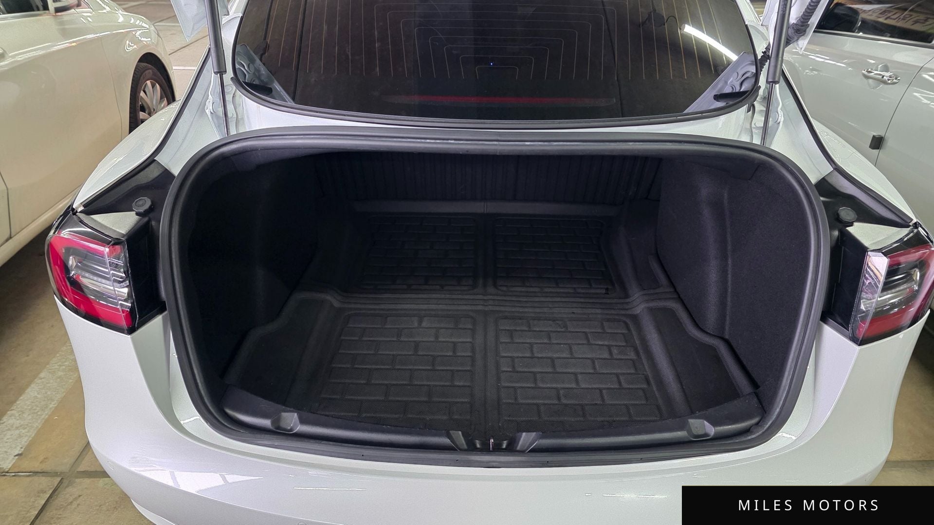 Tesla 모델 3 2020 — миниатюра 13