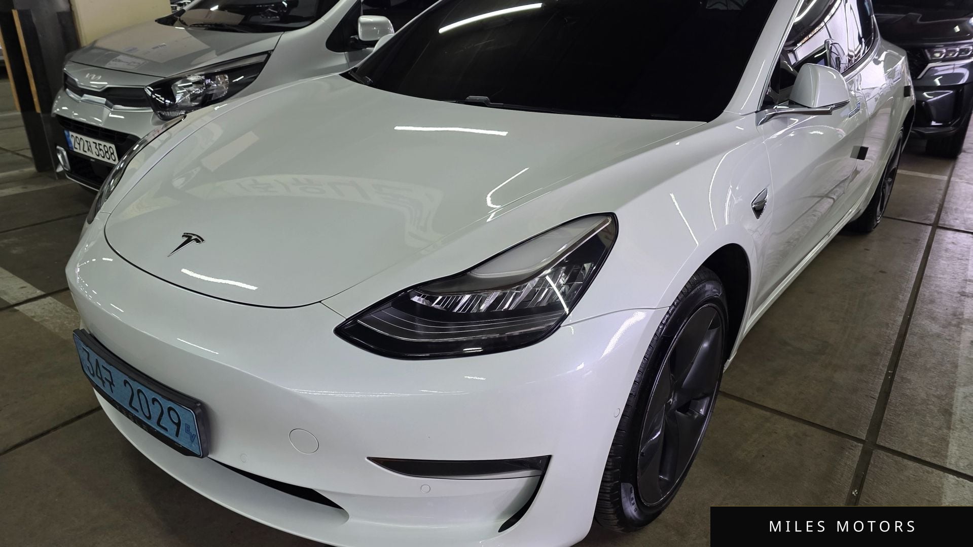 Tesla 모델 3 2020 — миниатюра 17