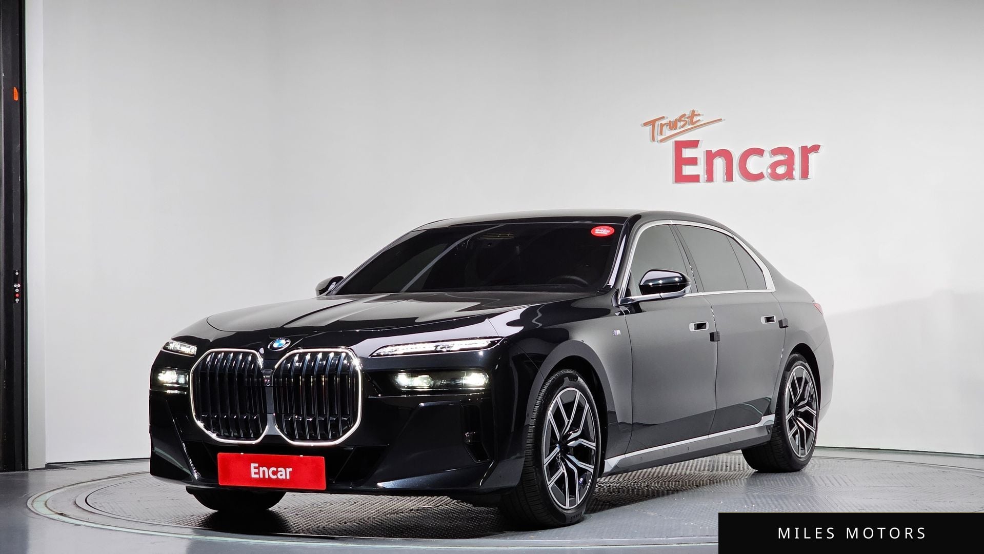 BMW 7 Series (G70) 2024 — фото 1 из 12