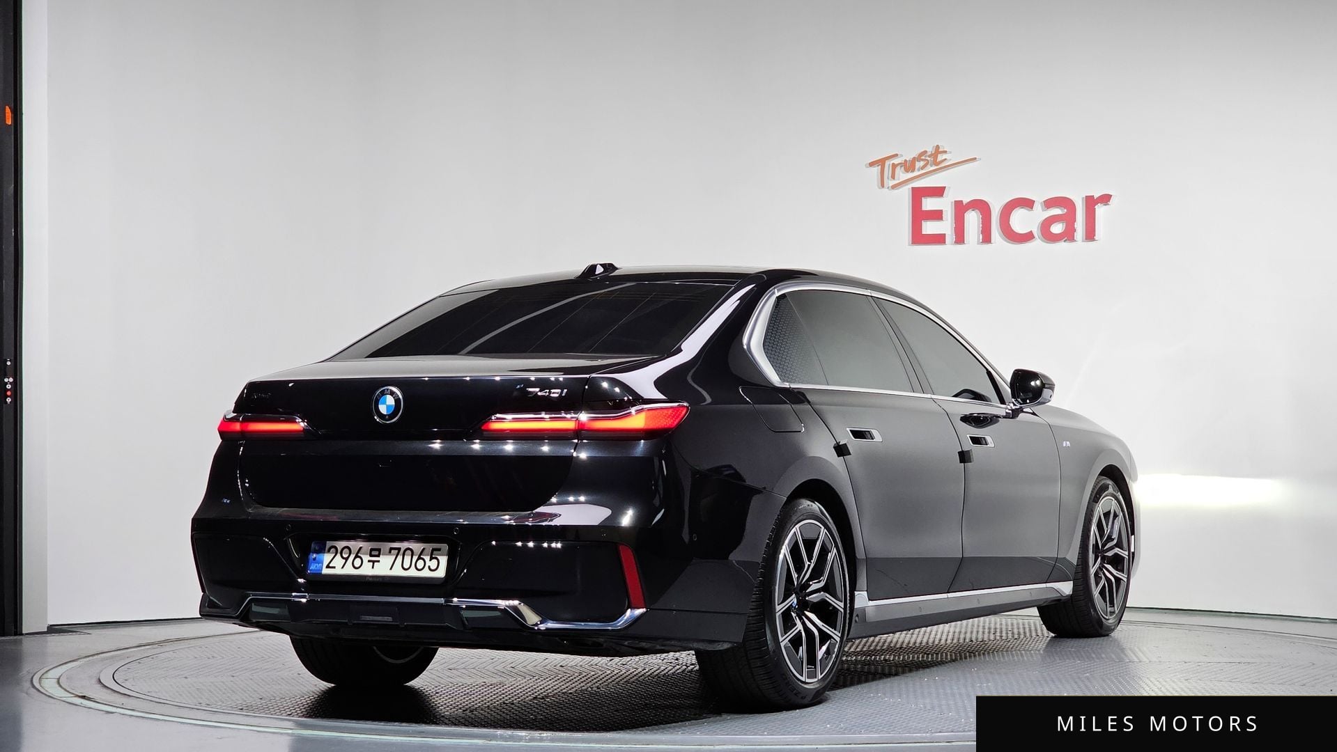 BMW 7 Series (G70) 2024 — миниатюра 2