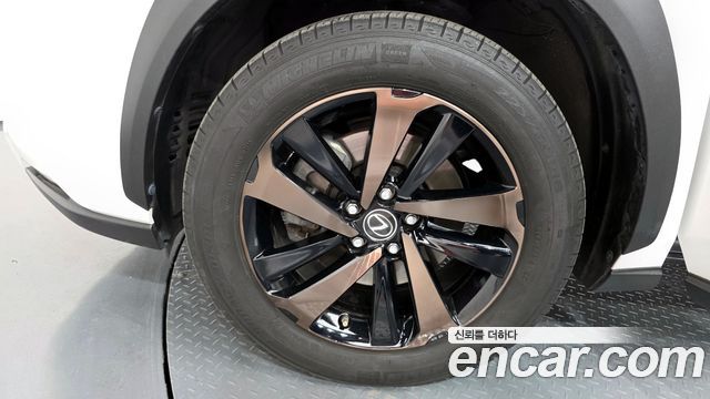 Лексус NX300h 2018 — миниатюра 5