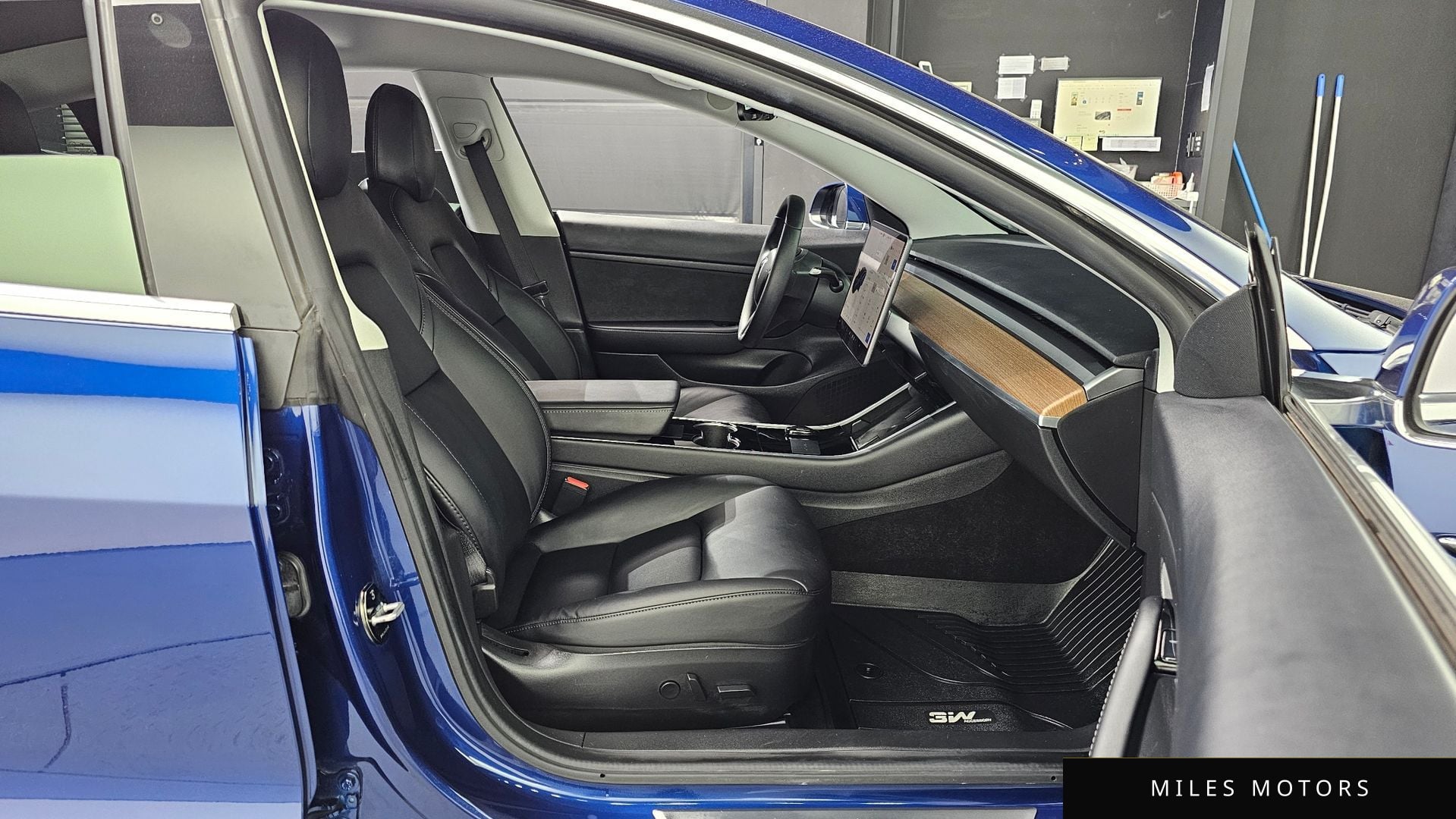 Tesla 모델 3 2020 — миниатюра 18