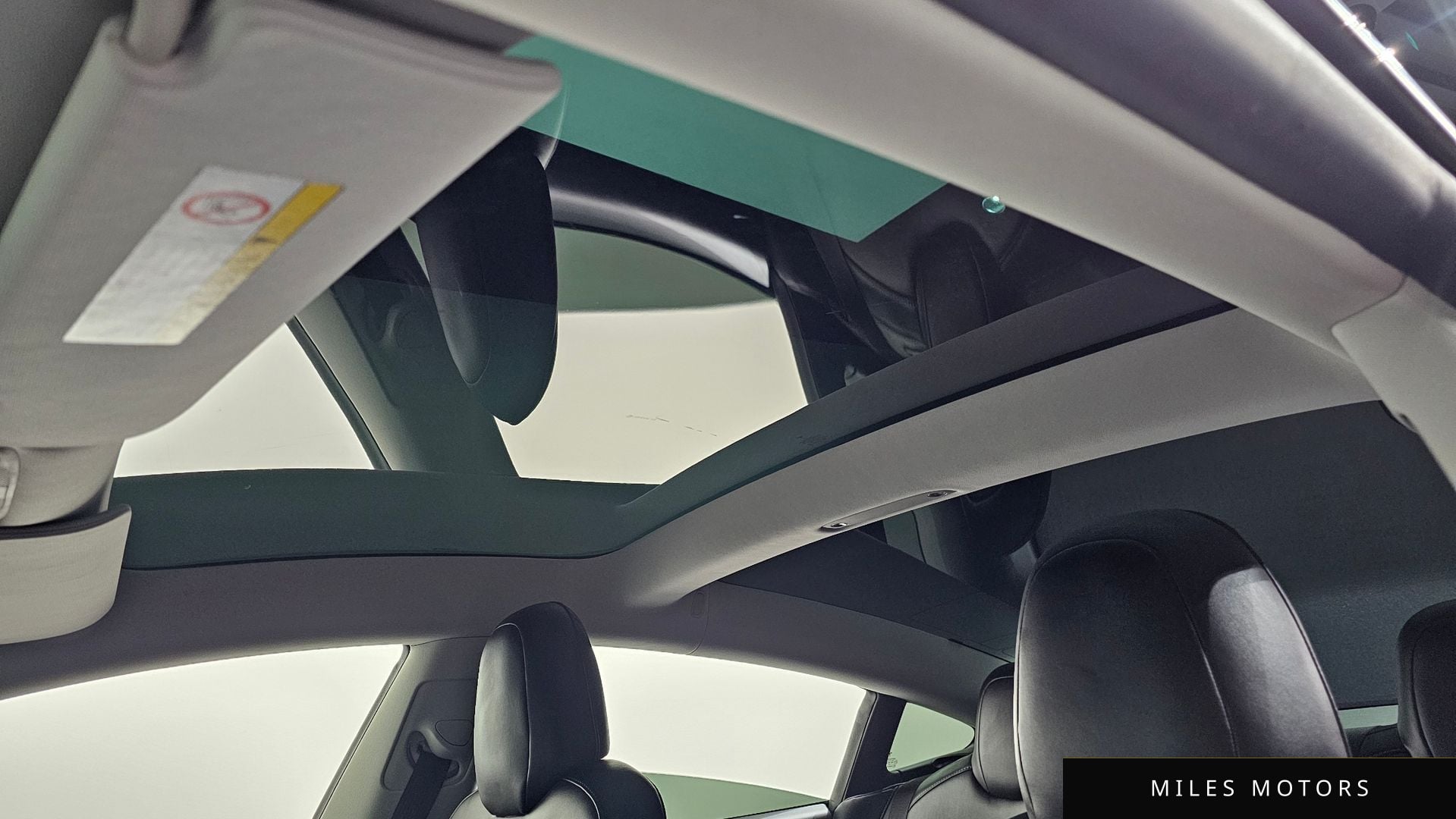 Tesla 모델 3 2020 — миниатюра 25
